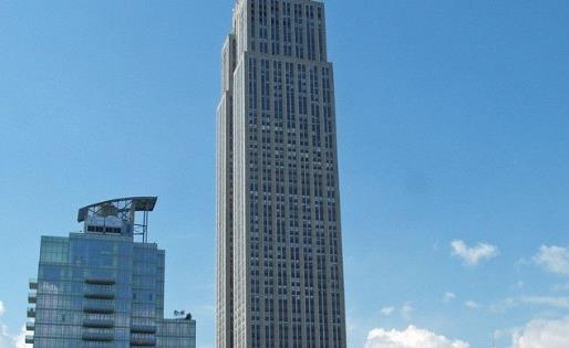 美国纽约93层摩天大楼剧烈晃动