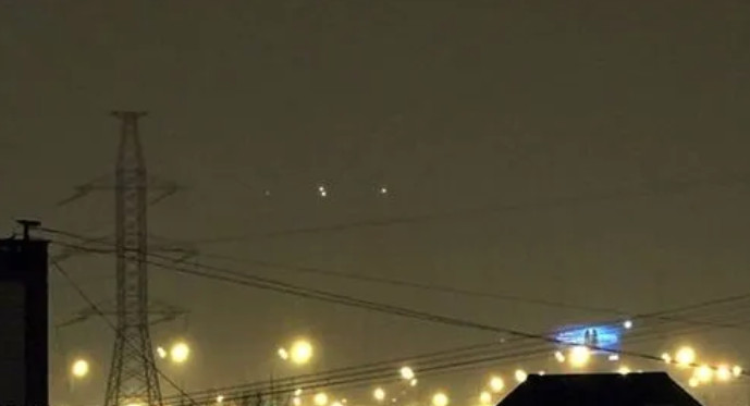 乌克兰首都上空现巨大光球