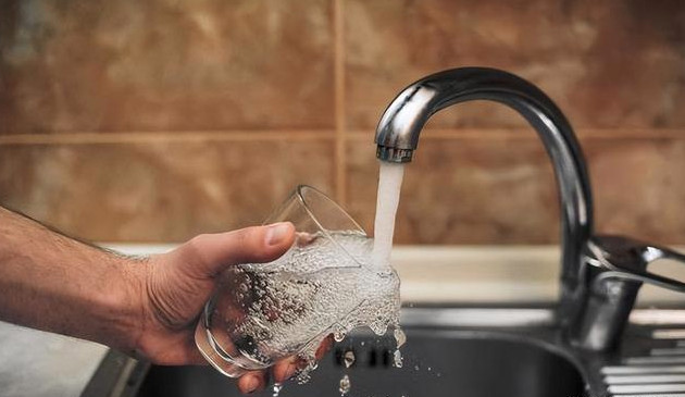 自来水公司呼吁市民每月洗澡2-4次