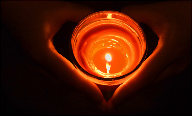 为什么蜡烛是先熔化后燃烧